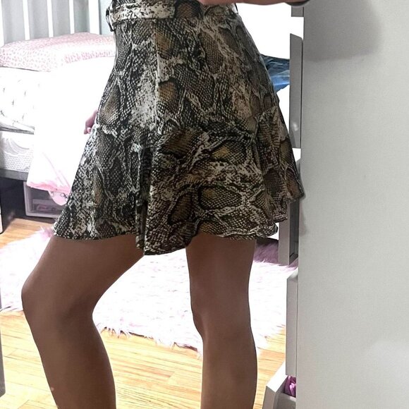 Snake Print Mini Skirt - Picture 2 of 4
